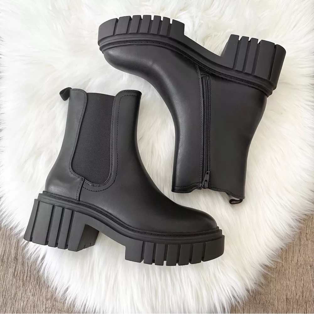 SIZE 8 Women's Sterling Chelsea Boots - Wild Fable - Black